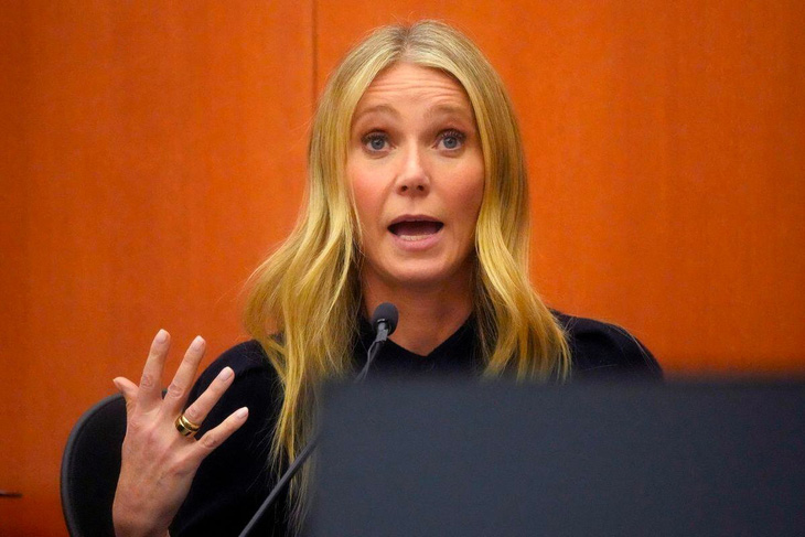 Gwyneth Paltrow cho lời khai tại phiên tòa xét xử vụ tai nạn trượt tuyết ở Utah năm 2016 vào ngày 24-3-2023 - Ảnh: Reuters