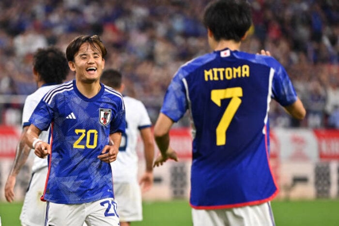 2 sao Nhật Bản chấn thương trước trận gặp tuyển Việt Nam - Ảnh 1.