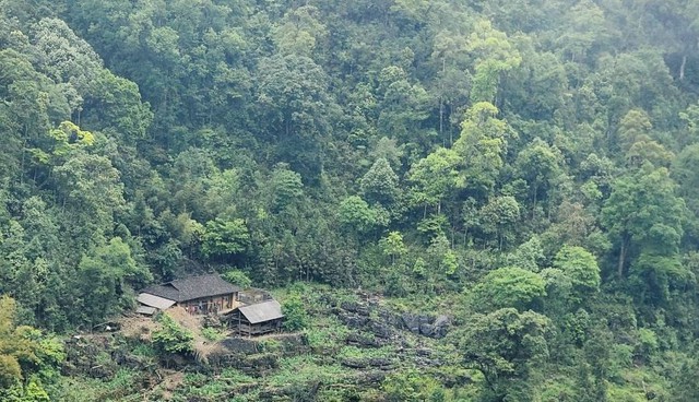 Ngôi làng địa ngục gây sốt trong phim kinh dị Việt, không phải là bối cảnh giả, điểm này cách Hà Nội gần 300km - Ảnh 1.